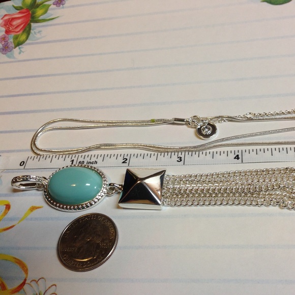 Jennifer Lopez's Silver Tone Necklace with Pendant - Picture 7 of 8